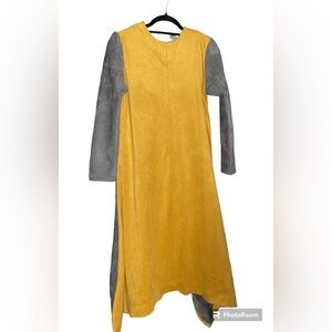 NWOT Cavalier Long Sleeve Yellow Gold and Grey Flowy Dress 🌻